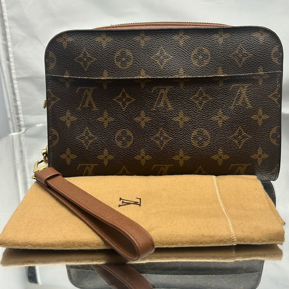 Louis Vuitton LOUIS VUITTON Clutch